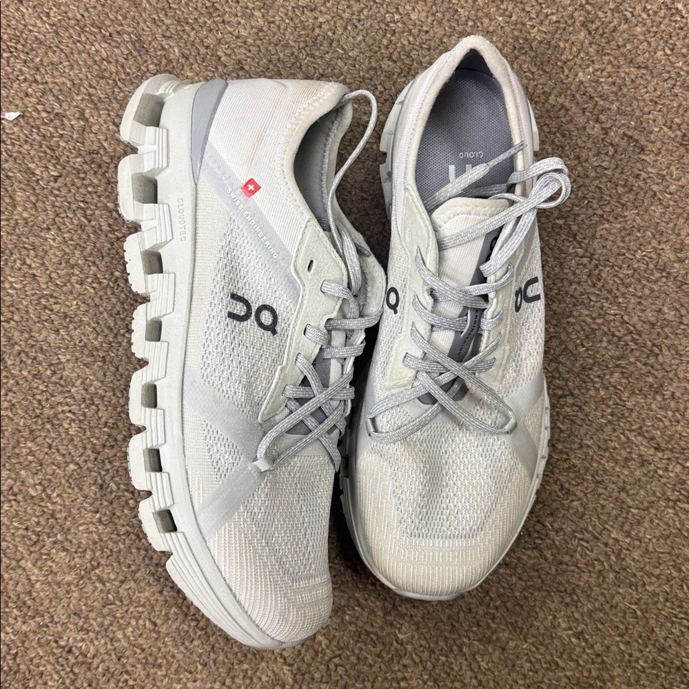 On Running Cloud X Light Gray Shoes Size 8 - Picture 3 of 6